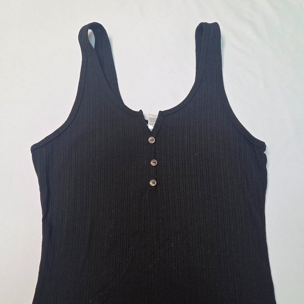 Bozzolo-Black Button accent 90s Crop top Trendy Summer ready- Chic Size Medium
